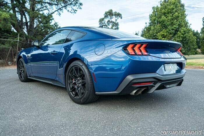 Revisión Del Ford Mustang GT 2025: Rodando En Un 5.0 Y Un Manual | Carscoops